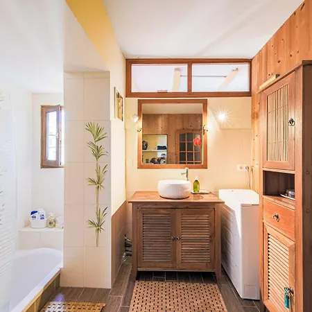 Cosy And Calm In Heart, Air-conditioned, With Free And Large Parking Q-park Chavant