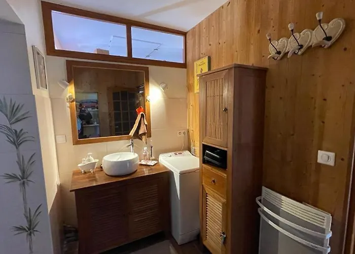 Cosy And Calm In Heart With Free And Large Parking Q-park Chavant *