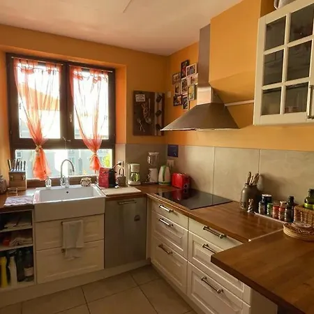 Cosy And Calm In Heart With Free And Large Parking Q-park Chavant