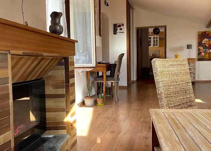 Cosy And Calm In Heart With Free And Large Parking Q-park Chavant *