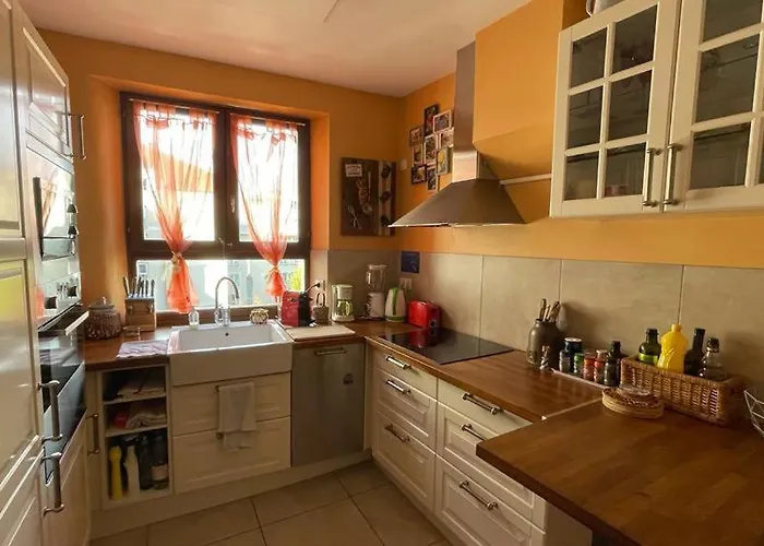 Cosy And Calm In Heart With Free And Large Parking Q-park Chavant