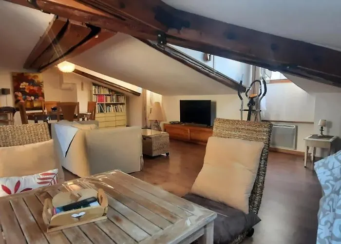 Cosy And Calm In Heart With Free And Large Parking Q-park Chavant Apartment