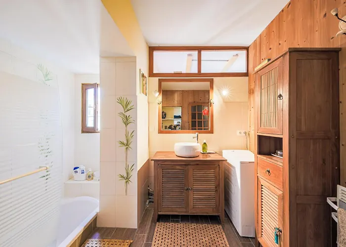 Cosy And Calm In Heart With Free And Large Parking Q-park Chavant